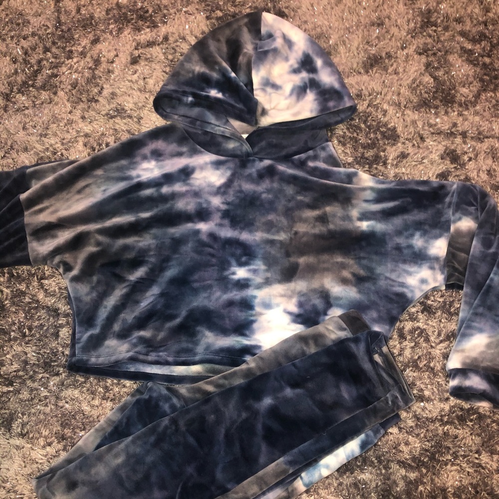 Velour cropped hoodie and leggings set
